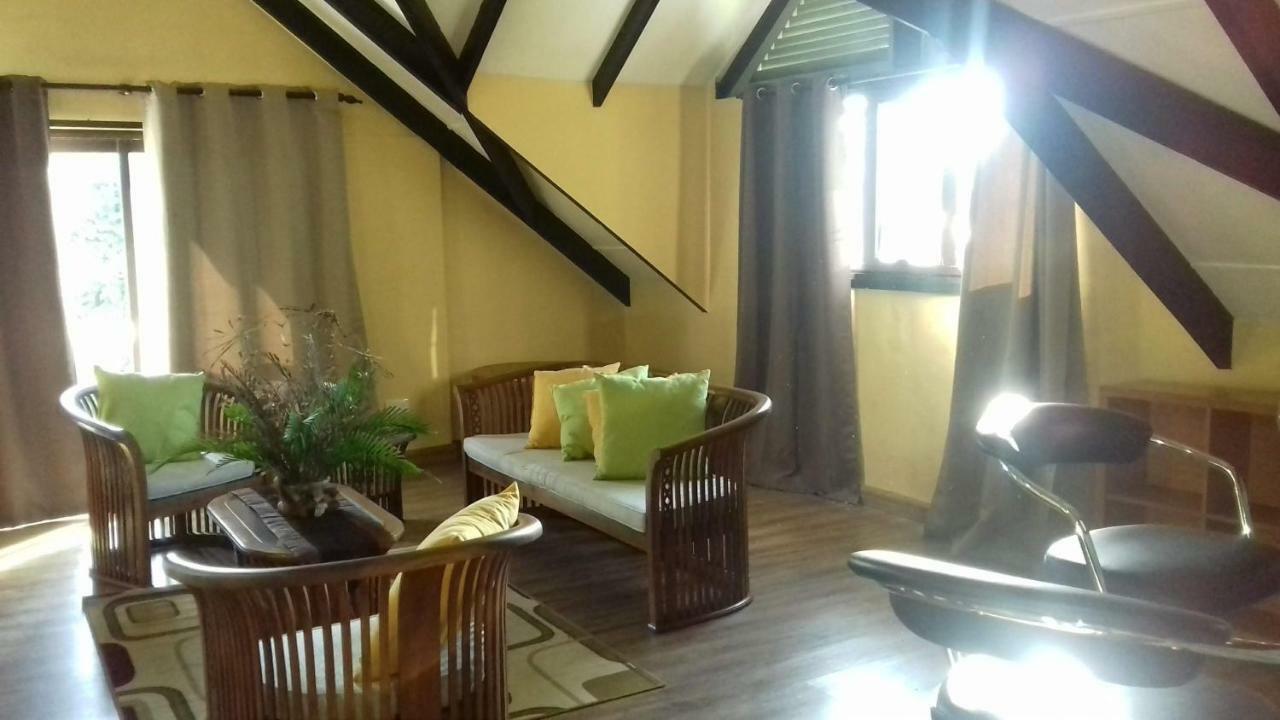 Апартаменти Shay Lyah Self Catering Вікторія Екстер'єр фото