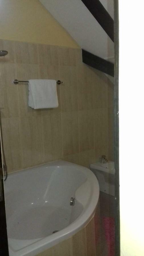 Апартаменти Shay Lyah Self Catering Вікторія Екстер'єр фото